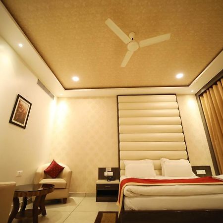 Hotel Panchsheel Ayodhya Buitenkant foto