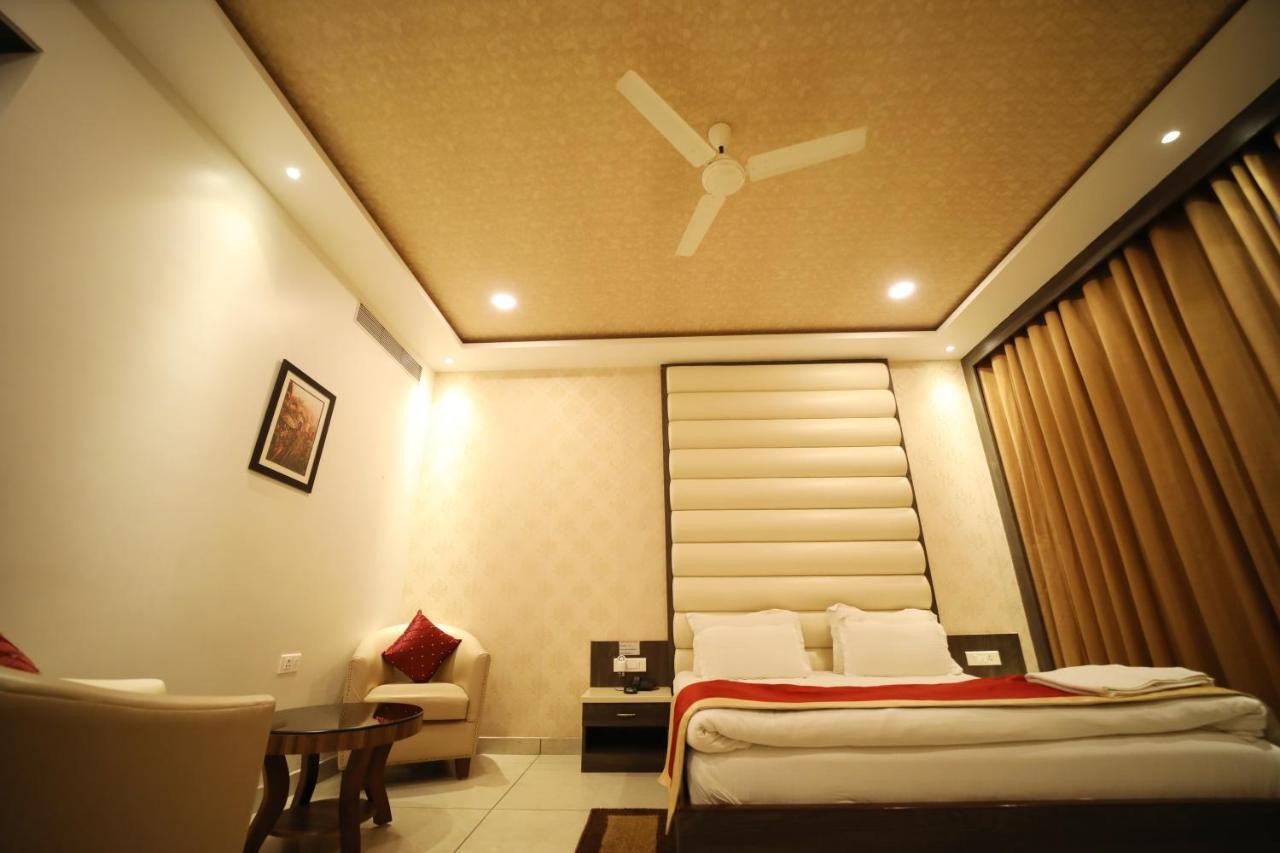 Hotel Panchsheel Ayodhya Buitenkant foto