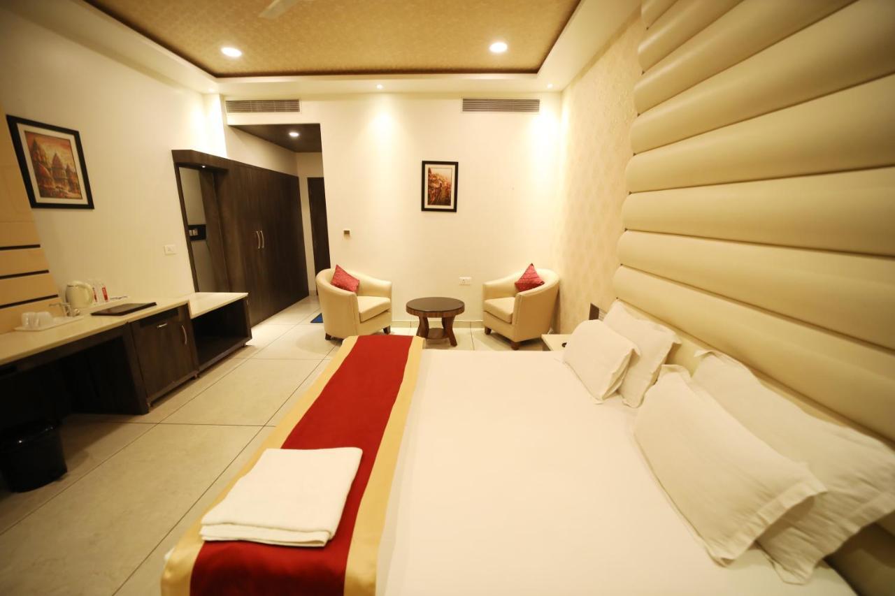 Hotel Panchsheel Ayodhya Buitenkant foto