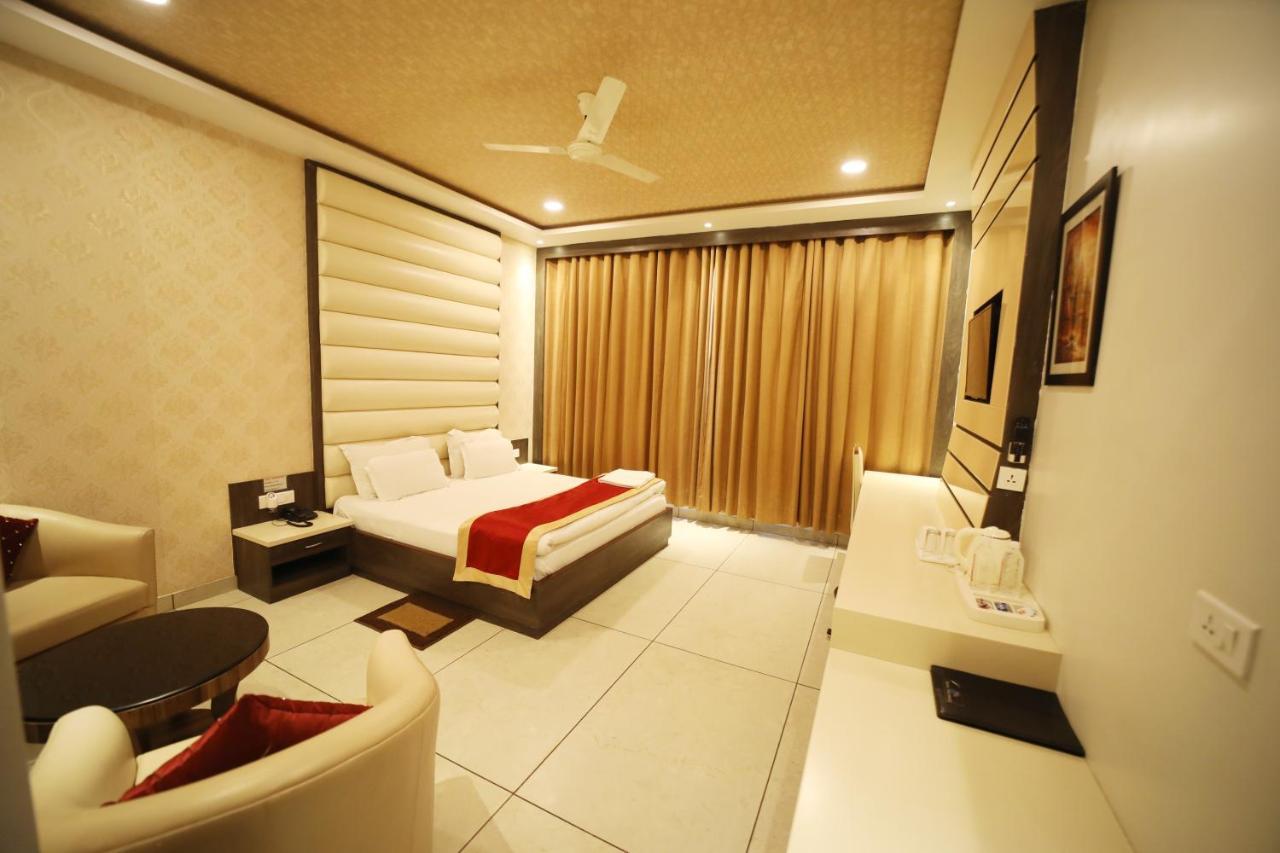 Hotel Panchsheel Ayodhya Buitenkant foto