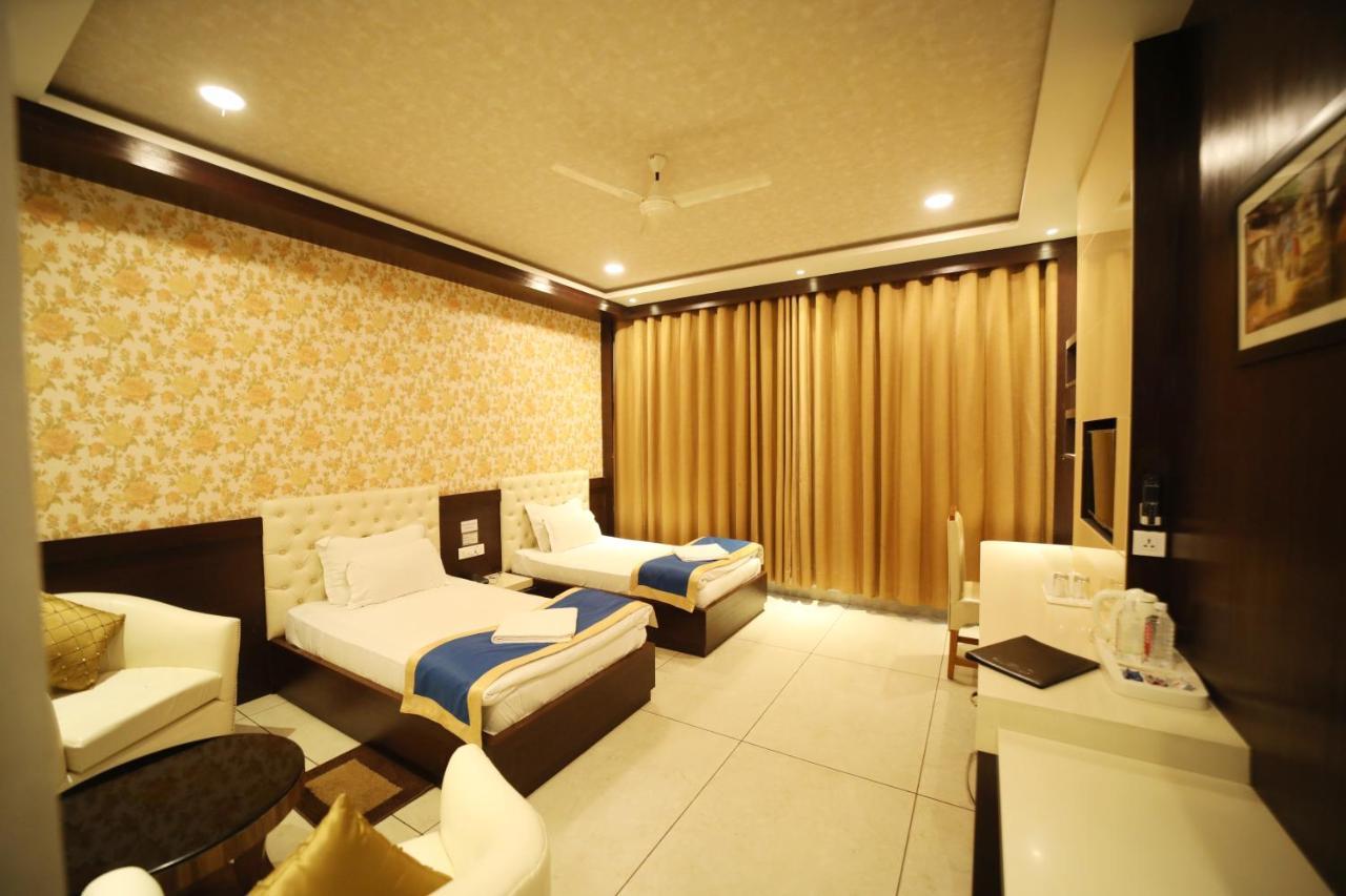 Hotel Panchsheel Ayodhya Buitenkant foto