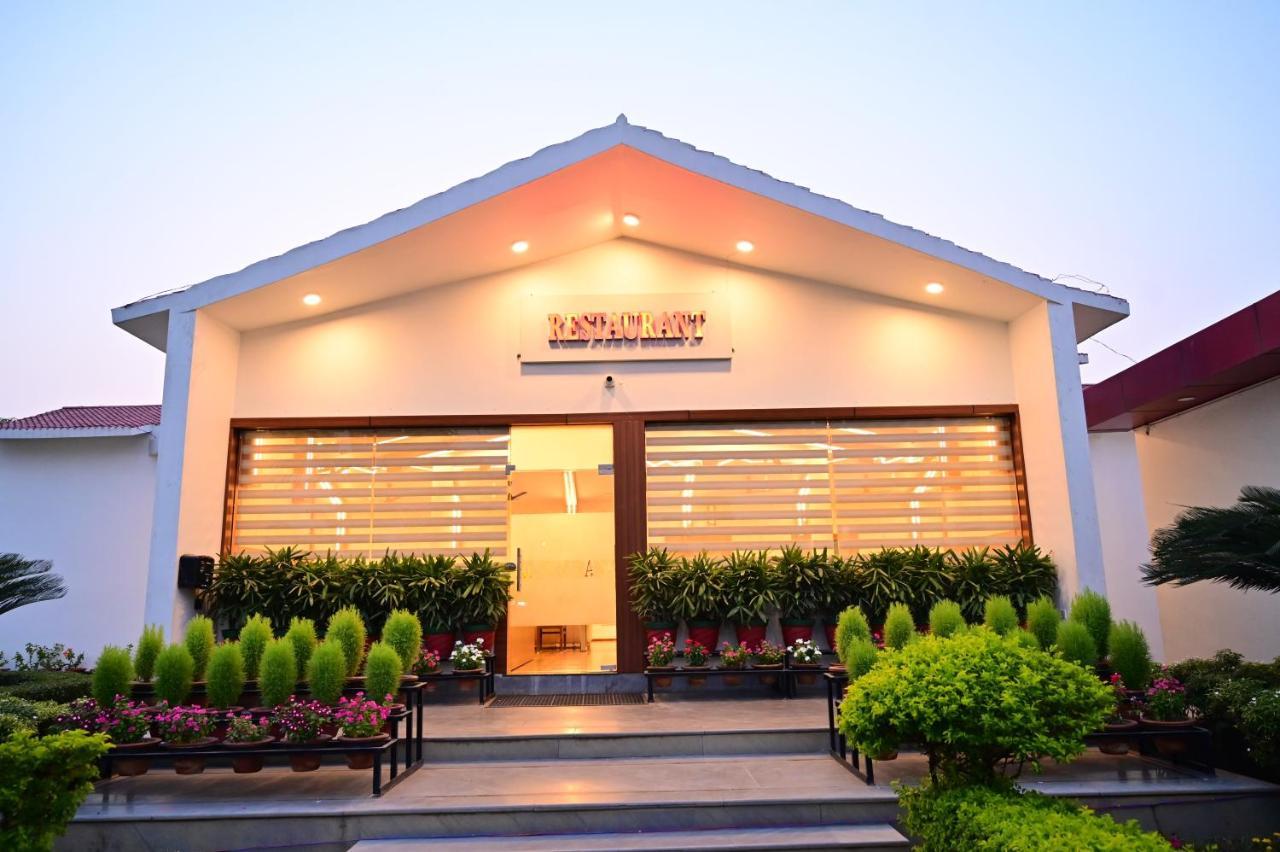 Hotel Panchsheel Ayodhya Buitenkant foto