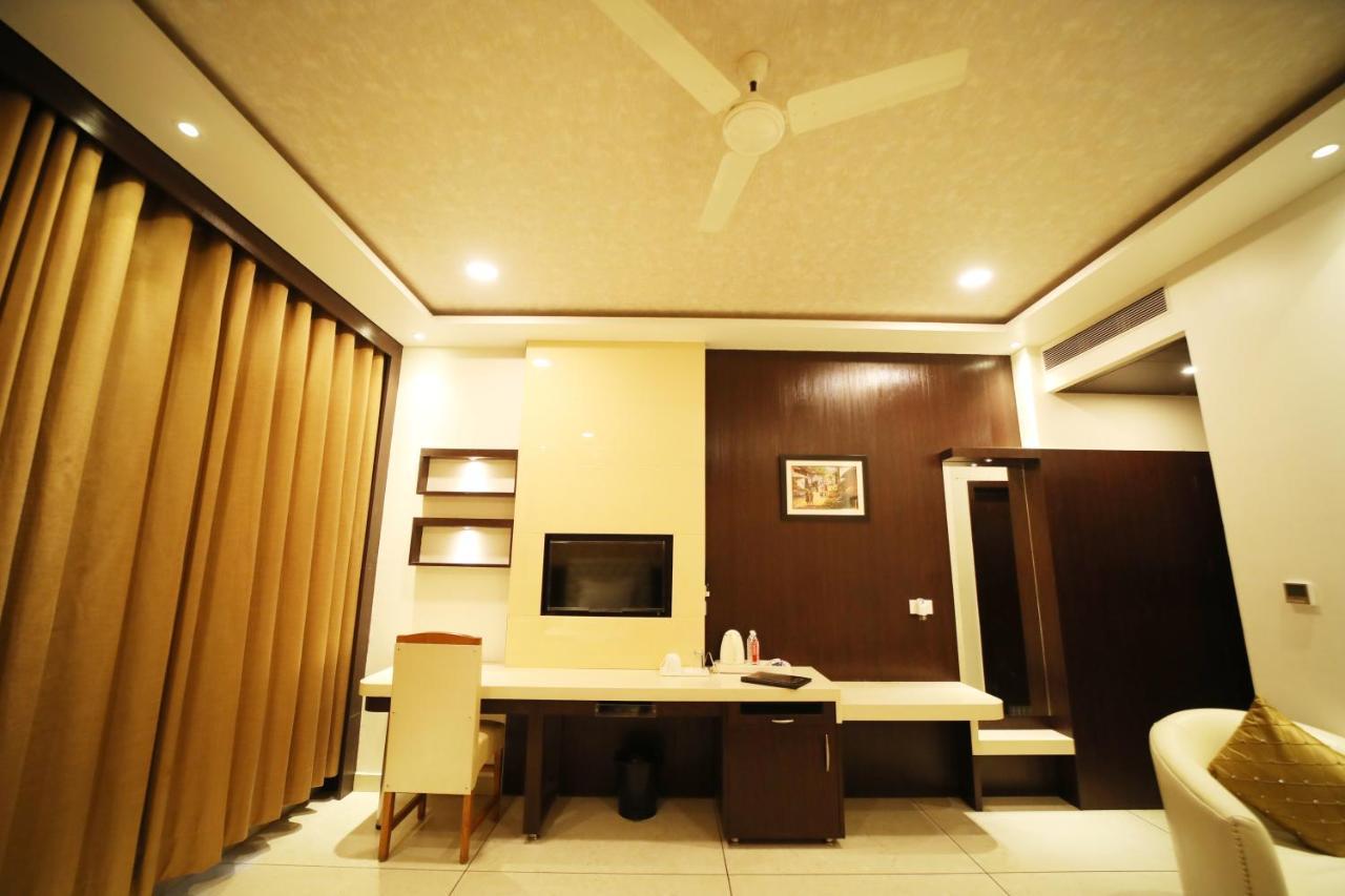 Hotel Panchsheel Ayodhya Buitenkant foto