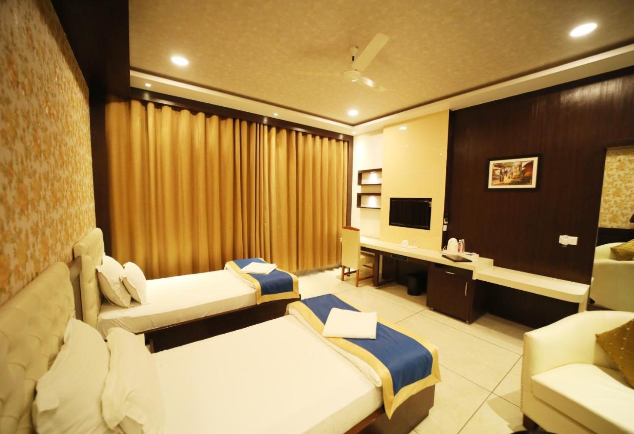 Hotel Panchsheel Ayodhya Buitenkant foto